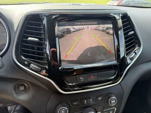 Used 2019 Jeep Cherokee Limited AWD/4WD image 10
