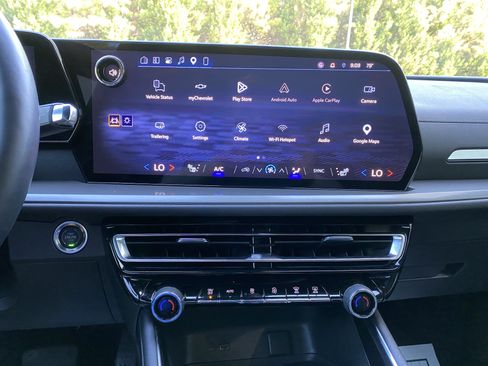Used 2026 Chevrolet Traverse LT FWD image 25