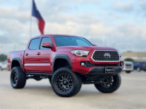 Used 2019 Toyota Tacoma TRD Off-Road AWD/4WD image 2