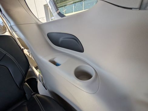 Used 2024 Chrysler Pacifica Touring-L image 37