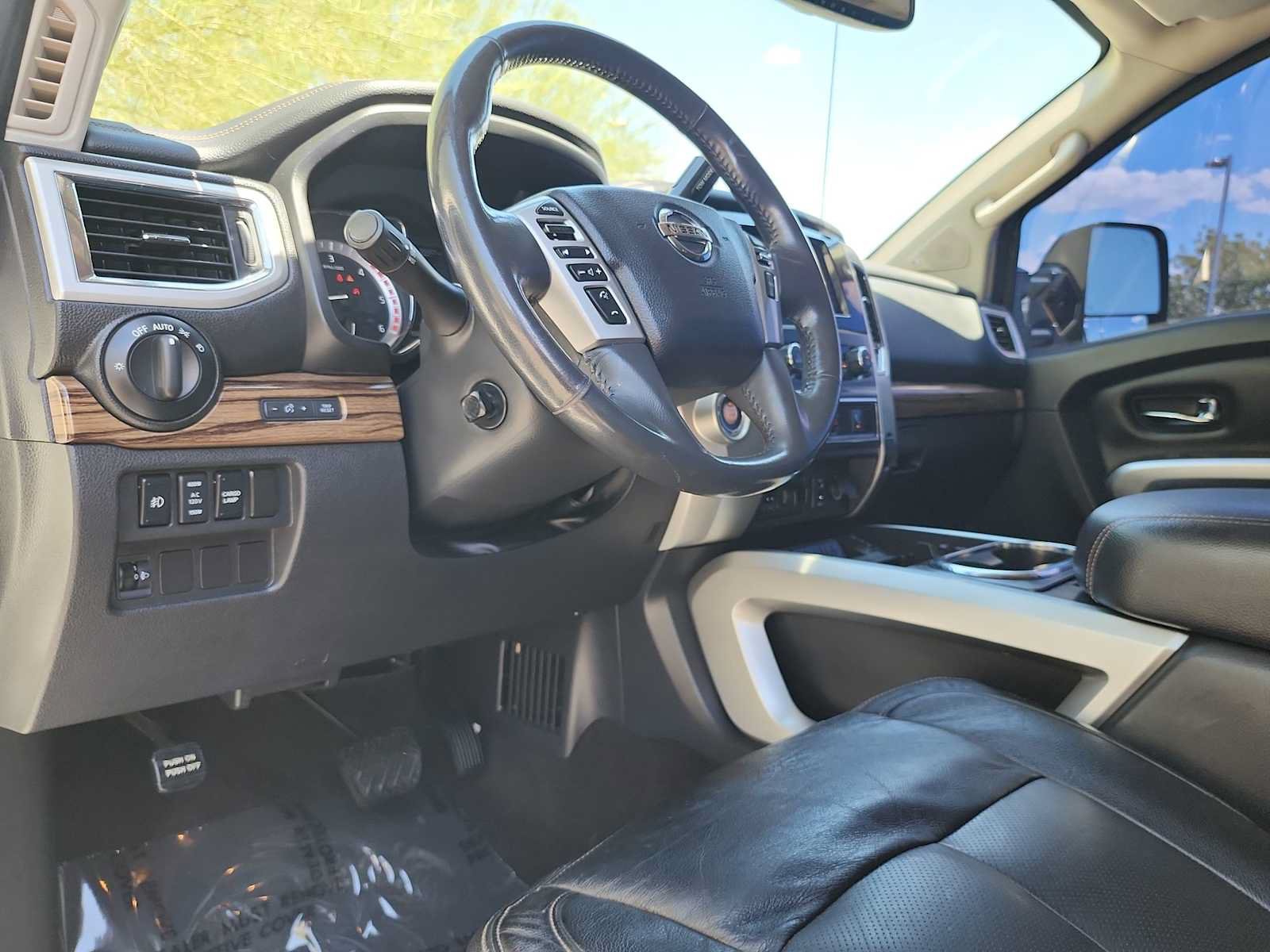 Used 2017 Nissan Titan SL RWD image 10