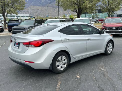 Used 2016 Hyundai Elantra SE image 7
