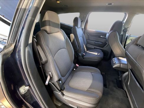 Used 2017 Chevrolet Traverse LT FWD image 19