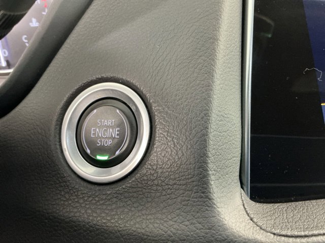 Used 2022 Cadillac XT4 Luxury w/ LPO, ONYX Package AWD/4WD image 22