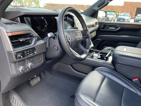 Used 2025 GMC Yukon Denali RWD image 21