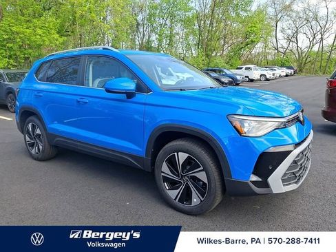 New 2026 Volkswagen Taos SE AWD/4WD image 2