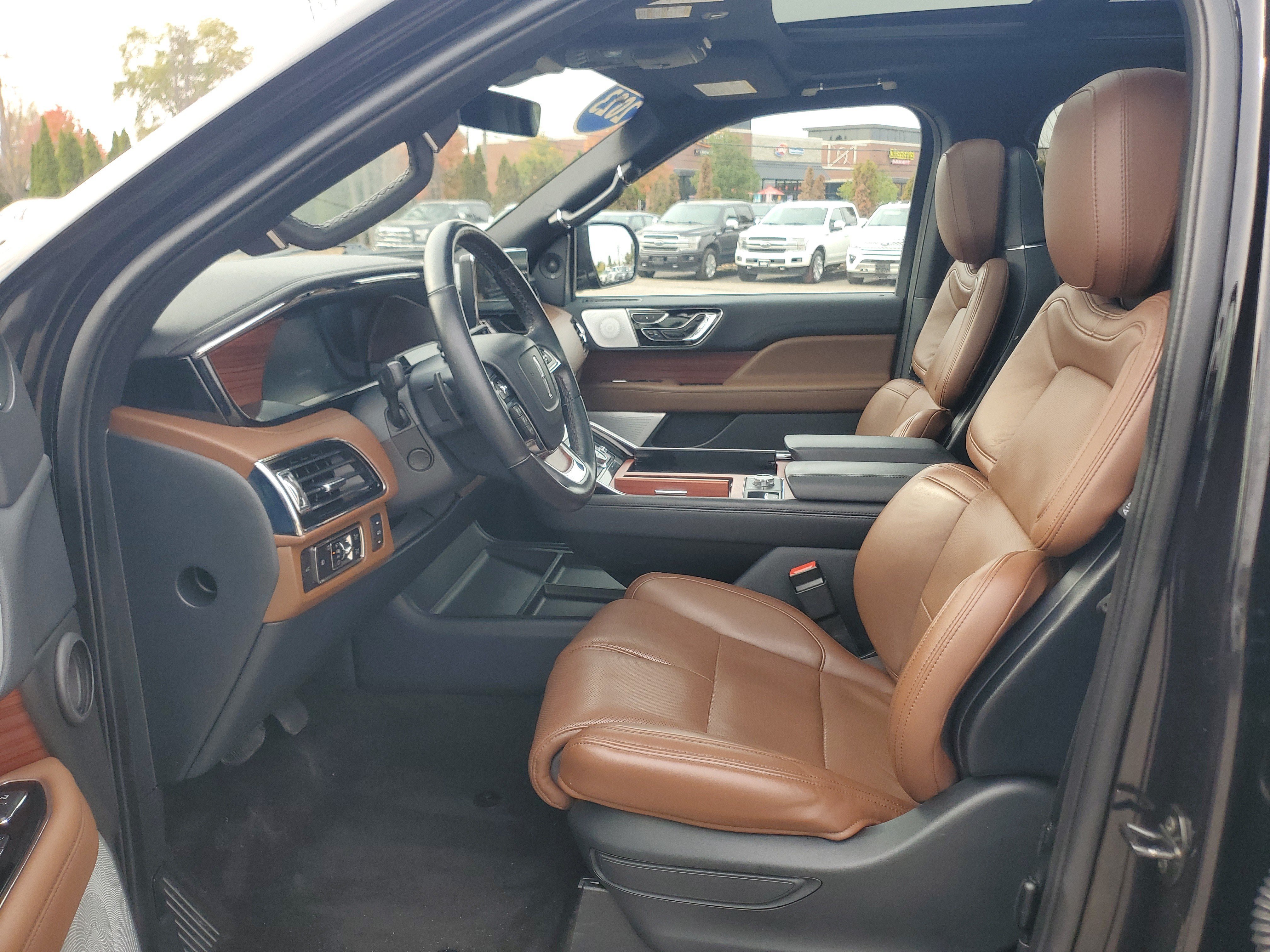 Used 2023 Lincoln Navigator Reserve AWD/4WD image 12