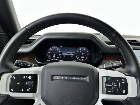 Used 2025 Land Rover Defender 110 X-Dynamic SE image 18