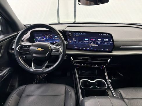 Used 2025 Chevrolet Traverse LT w/ Driver Confidence Package FWD image 23