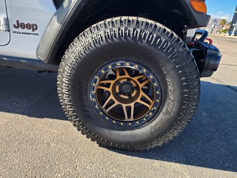 Used 2025 Jeep Gladiator Rubicon image 12