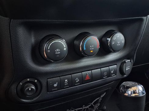 Used 2014 Jeep Wrangler Unlimited Sahara AWD/4WD image 11