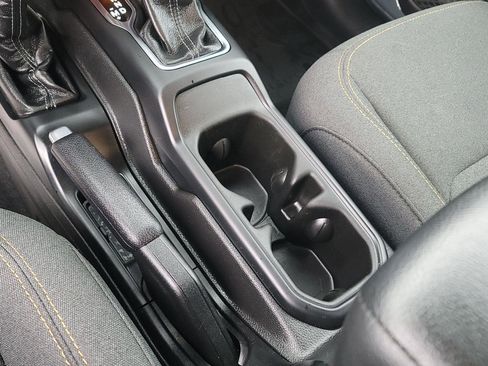 Used 2025 Jeep Wrangler Willys image 32