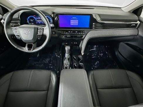 Used 2025 Toyota Camry XLE image 27