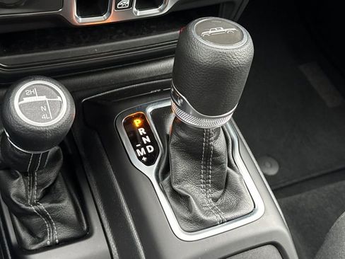 Used 2025 Jeep Gladiator Sport AWD/4WD image 23
