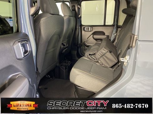 New 2025 Jeep Gladiator Sport image 27