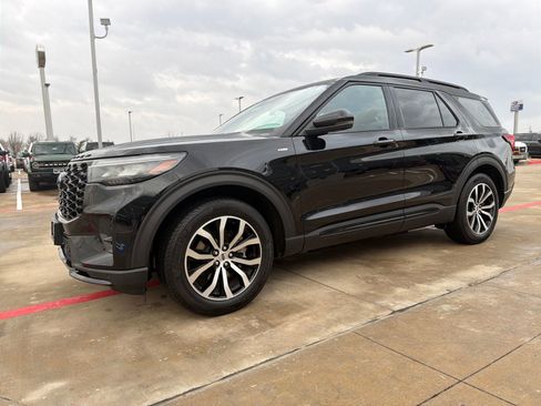 Certified 2025 Ford Explorer ST-Line image 1