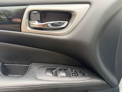 Used 2019 Nissan Pathfinder SV AWD/4WD image 13