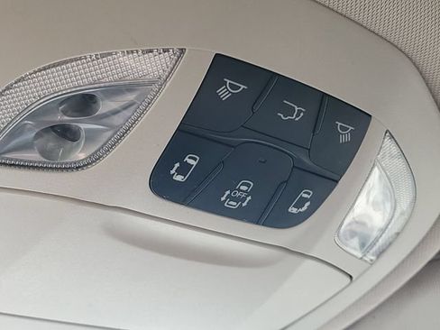 Used 2022 Chrysler Voyager LX FWD image 23