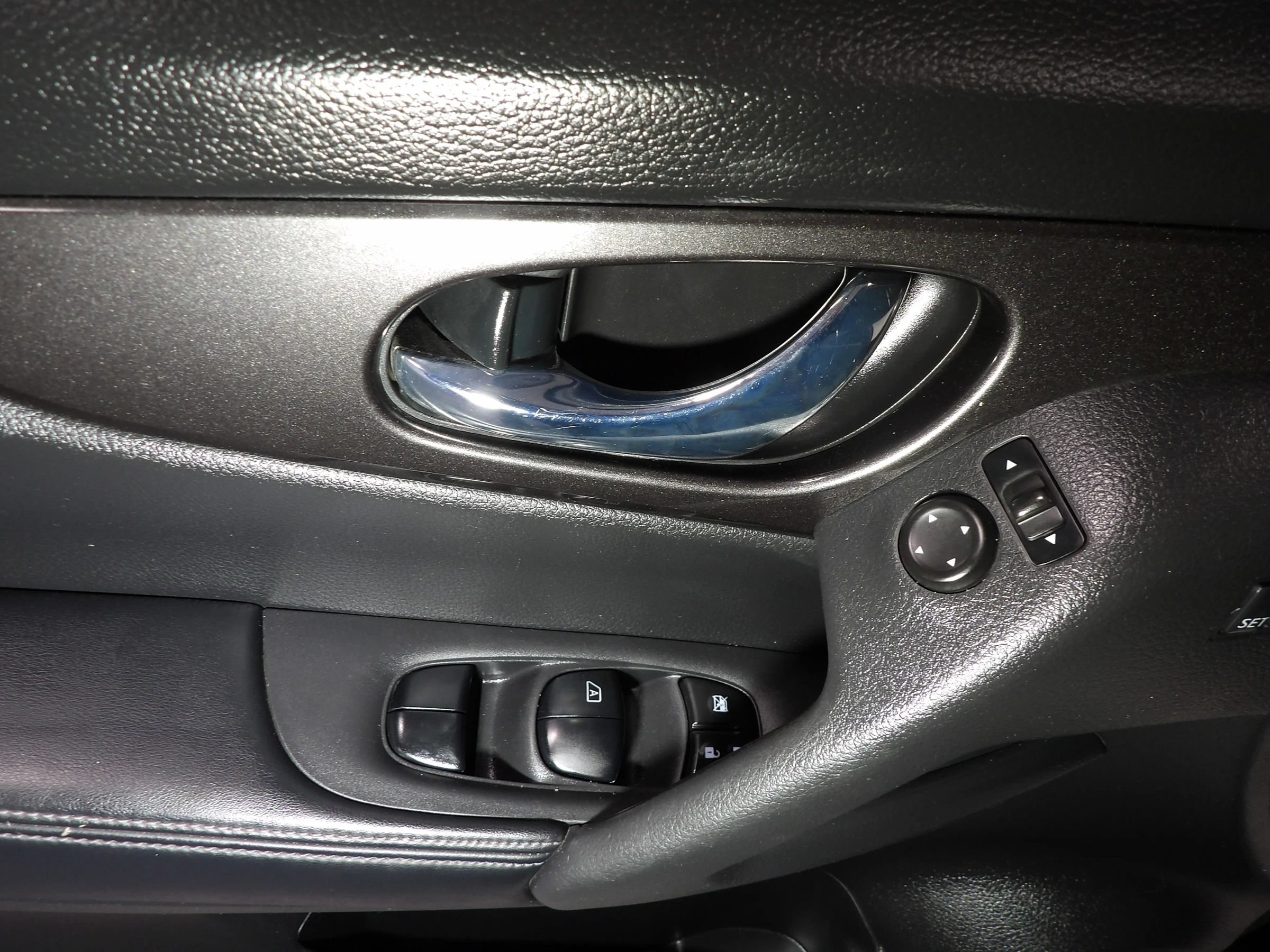 Used 2019 Nissan Rogue SV w/ Premium Package AWD/4WD image 9