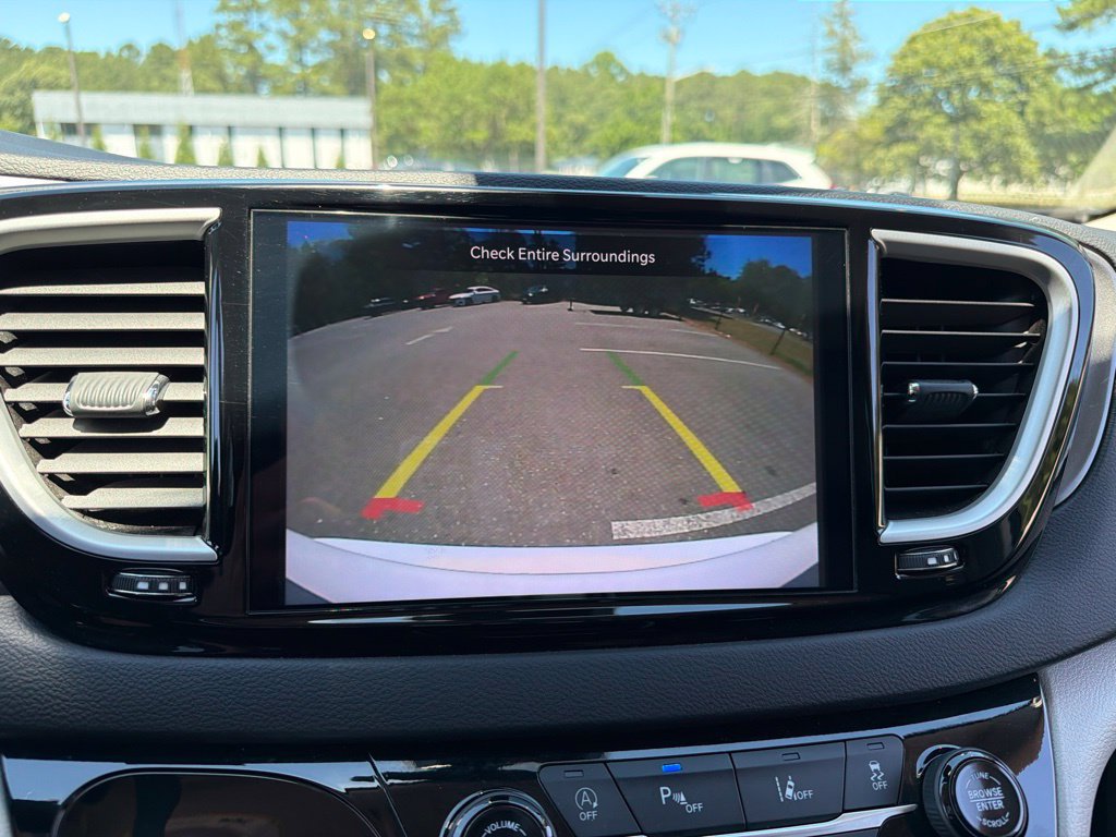 Used 2024 Chrysler Pacifica Touring-L FWD image 15