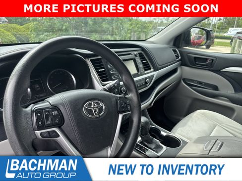 Used 2019 Toyota Highlander LE image 12