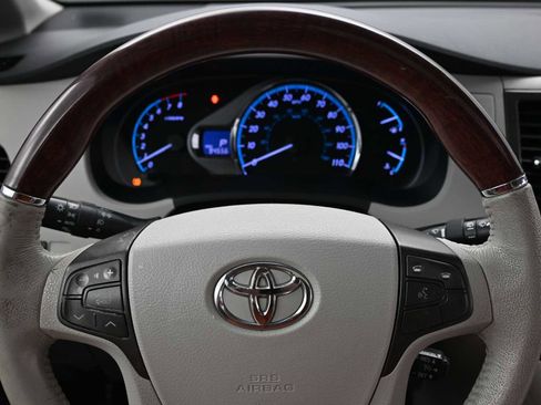 Used 2011 Toyota Sienna Limited image 12