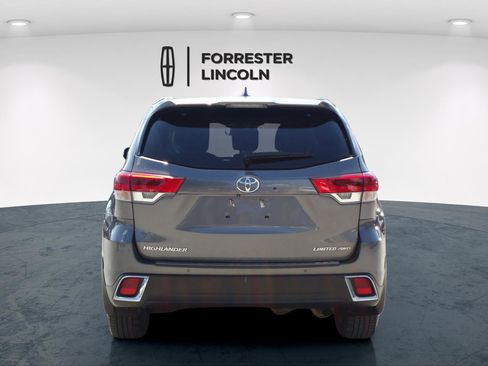 Used 2018 Toyota Highlander Limited Platinum AWD/4WD image 4