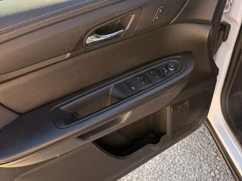 Used 2017 Chevrolet Traverse LT w/ Style and Technology Package FWD image 9