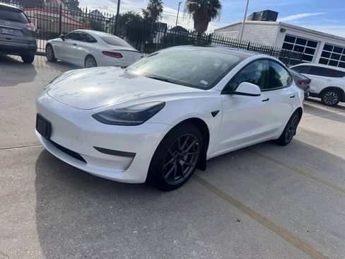 Used 2023 Tesla Model 3 Standard Range RWD image 3