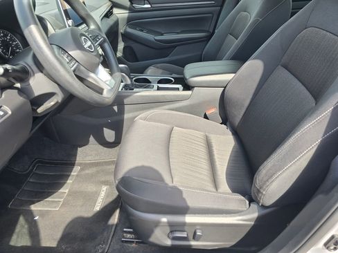 Used 2024 Nissan Altima 2.5 SV FWD image 8
