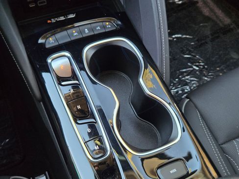 Used 2023 Buick Envision Avenir image 21