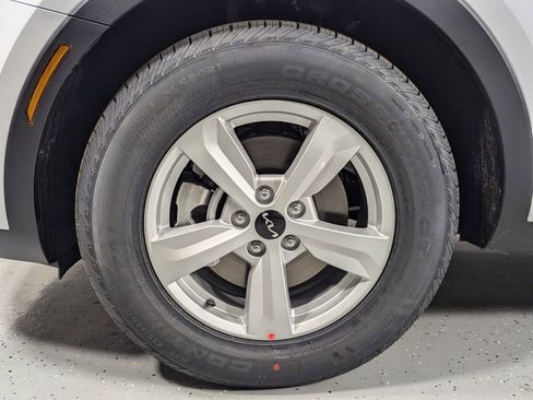 New 2025 Kia Sorento LX image 9