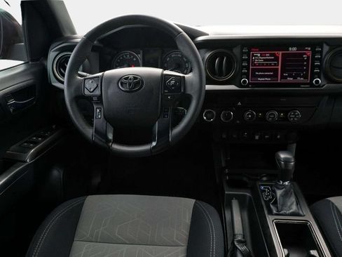 Used 2020 Toyota Tacoma TRD Off-Road w/ Technology Package AWD/4WD image 19