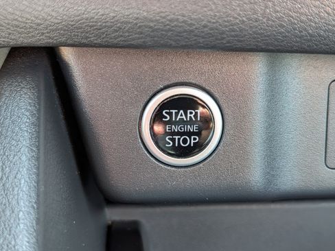 Used 2023 Nissan Rogue SV AWD/4WD image 29