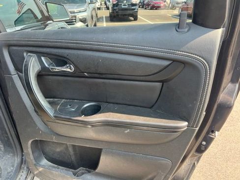 Used 2017 Chevrolet Traverse LT w/ Style and Technology Package FWD image 11