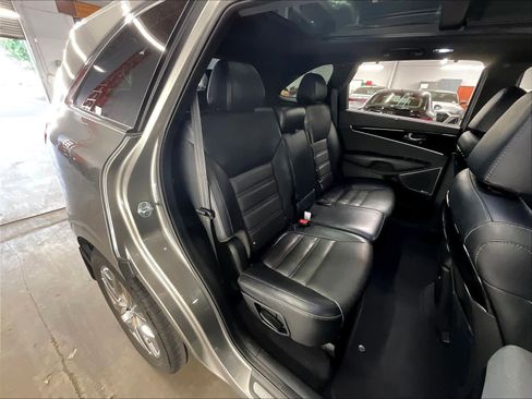 Used 2019 Kia Sorento SX FWD image 29