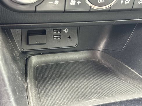 Used 2018 MAZDA MAZDA3 Touring FWD image 24