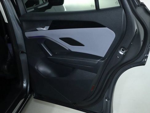 Certified 2025 Volkswagen Tiguan SE AWD/4WD image 30
