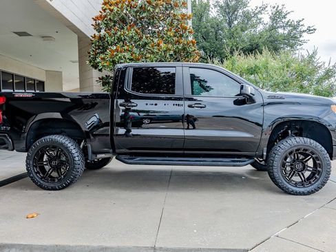 Used 2024 Chevrolet Silverado 1500 LT Trail Boss w/ LT Trail Boss Premium Package AWD/4WD image 11