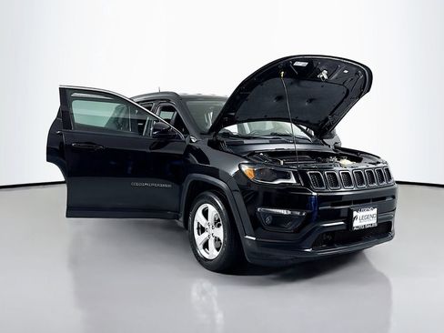 Used 2017 Jeep Compass Latitude FWD image 19