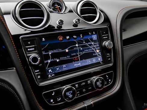 Used 2019 Bentley Bentayga image 69