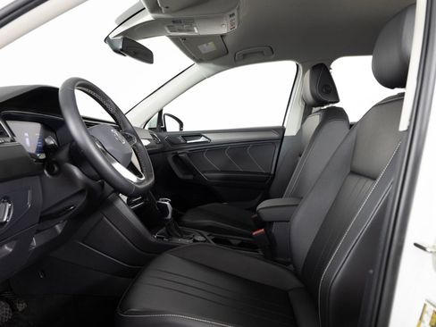 Used 2024 Volkswagen Tiguan SE AWD/4WD image 15