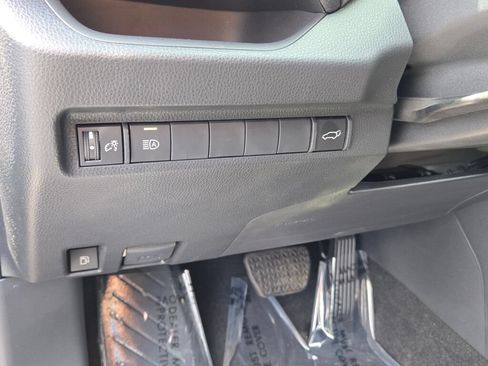 Used 2025 Toyota RAV4 SE AWD/4WD image 27