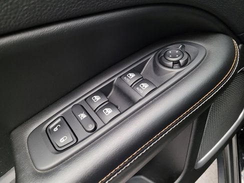 Used 2018 Jeep Compass Sport w/ Tech Group FWD image 27
