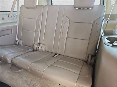 Used 2015 Chevrolet Suburban LT RWD image 22