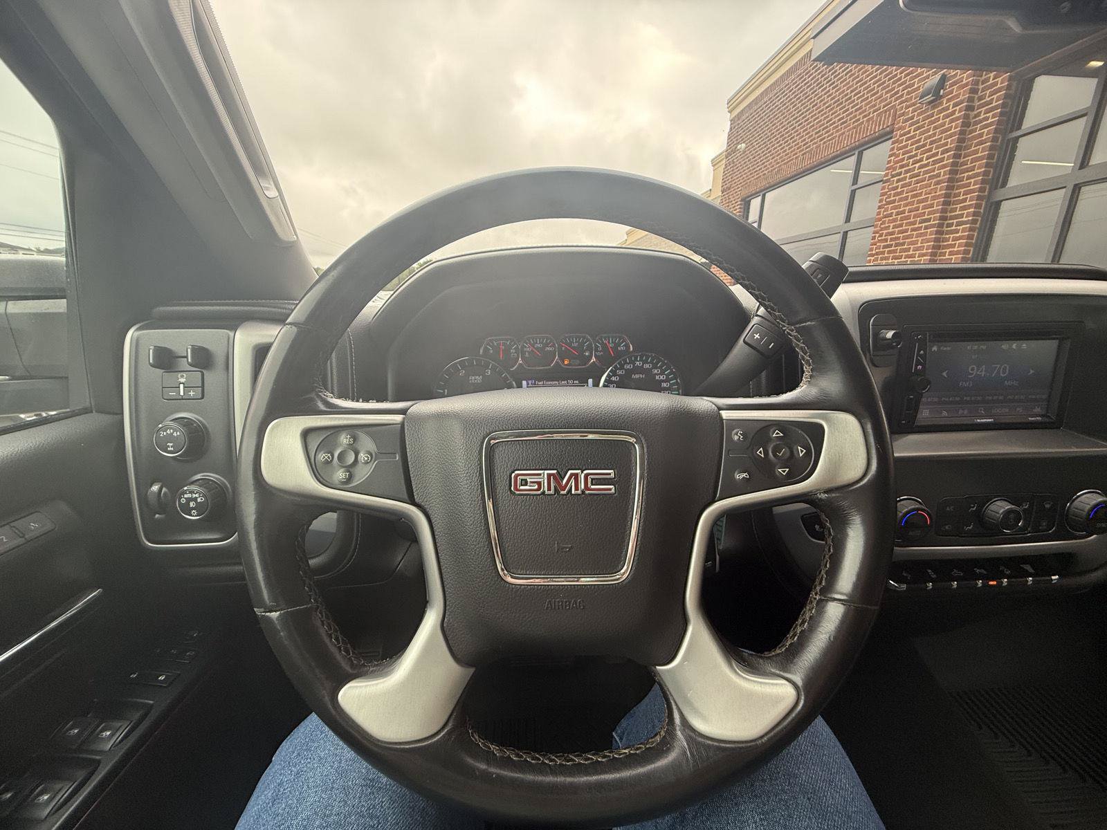 Used 2018 GMC Sierra 2500 SLT w/ Duramax Plus Package AWD/4WD image 9