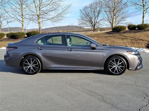 Used 2022 Toyota Camry SE image 7
