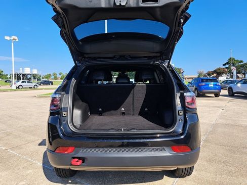 Used 2024 Jeep Compass Trailhawk AWD/4WD image 24