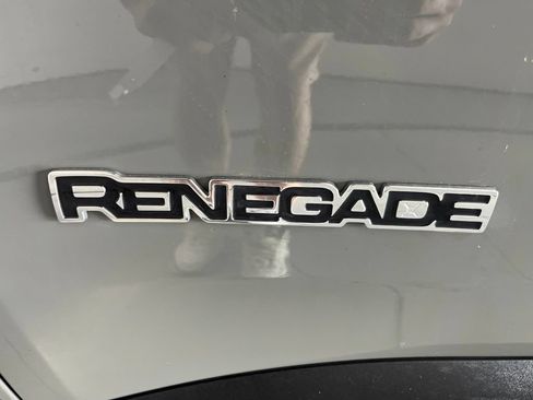 Used 2023 Jeep Renegade Latitude AWD/4WD image 35