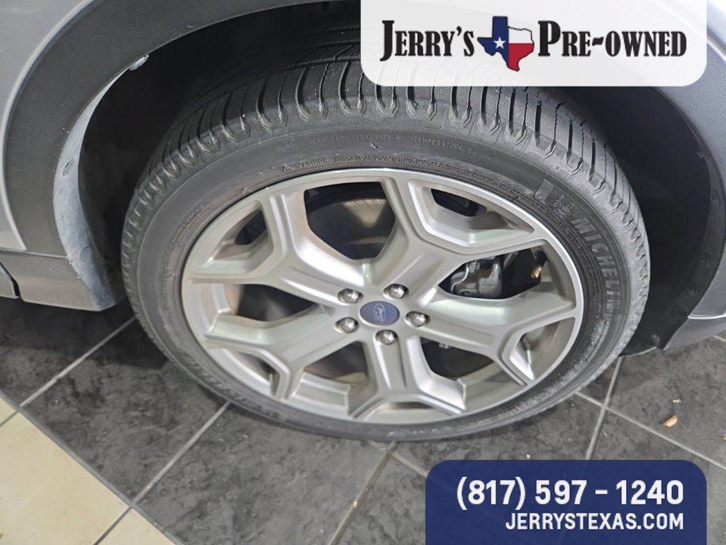 Used 2018 Ford Escape Titanium w/ Ford Safe & Smart Package AWD/4WD image 4